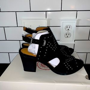 NWT - women’s  black peep toe sandals